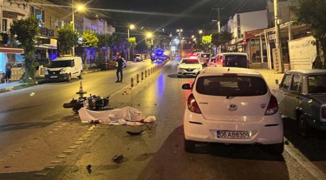 Otomobile çarpan motosikletin sürücüsü öldü; kaza anı kamerada