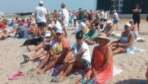 Plajda havlu eylemi Ayvalık'a da sıçradı