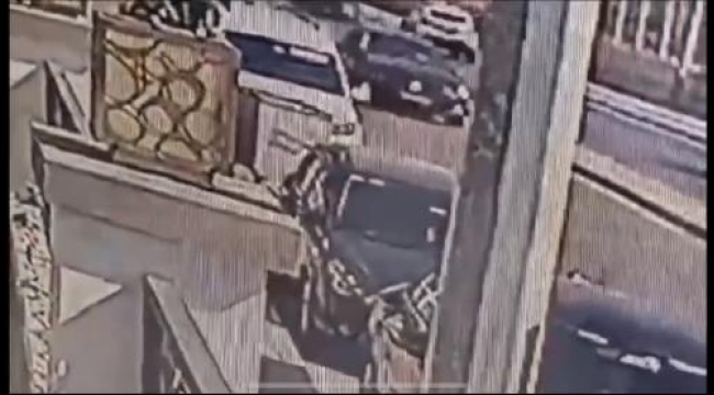 Refüjü aşan otomobilin polis otosuna çarptı