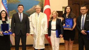 Rektör Budak'a Bişkek'te 'fahri doktora' unvanı verildi