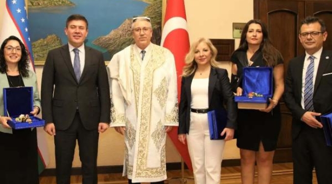 Rektör Budak'a Bişkek'te 'fahri doktora' unvanı verildi