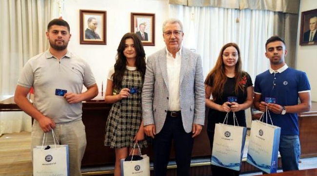 Rektör Prof. Dr. Budak EÜ'de eğitim görecek Azerbaycanlı öğrencileri ağırladı