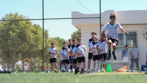 Seferihisar Belediyesi çocuklar için 12 branşta yaz okulu düzenledi