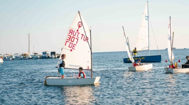 Seferihisar Belediyesi, öğrencilere yelken sporu eğitimi veriyor