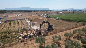 Tahtalı Barajı havzasındaki 16 kaçak yapının yıkımına başlandı