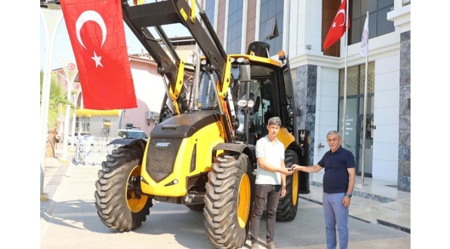 TBB'den Koçarlı Belediyesi'ne iş makinesi hibe edildi