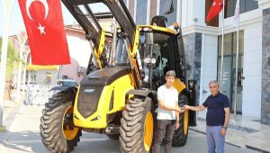 TBB'den Koçarlı Belediyesi'ne iş makinesi hibe edildi
