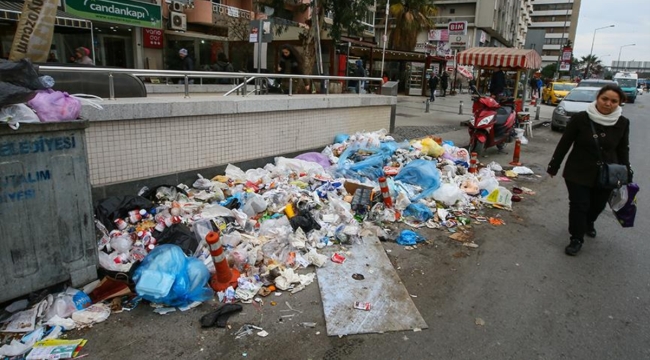 Temizlik işçileri eylemde, İzmir sokakları çöplük!