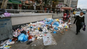 Temizlik işçileri eylemde, İzmir sokakları çöplük!