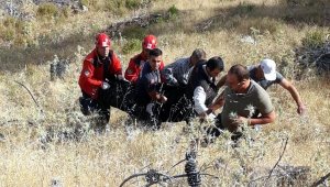 Uçuruma yuvarlanan kamyonet sürücüsü öldü