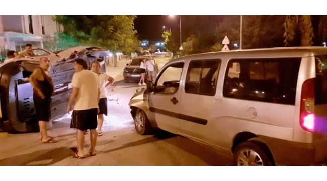 Urla'da trafik kazası: 2 kişi hafif yaralandı