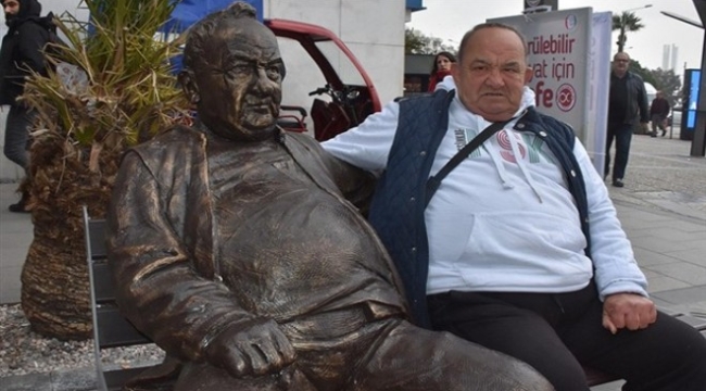 Yaşarken heykeli dikilmişti, hayatını kaybetti