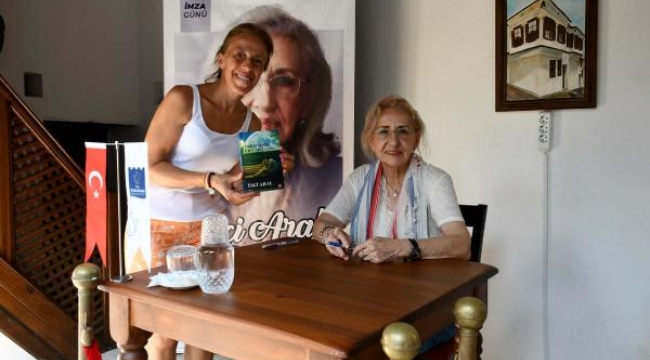 Yazar İnci Aral, Kuşadası'nda okurlarıyla bir araya geldi