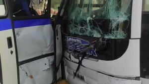Yolcu otobüsüyle işçi servis midibüsü çarpıştı: 11 yaralı