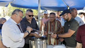 Yunusemre Belediyesi'nden aşure ikramı