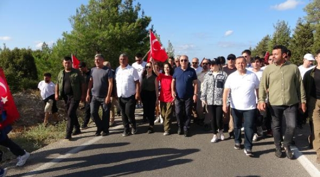Zafer Partisi lideri Ümit Özdağ, Çanakkale'de 'Zafer Yürüyüşü'ne katıldı