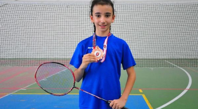 Zeren, doktor tavsiyesiyle başladığı badmintonda Türkiye 3'üncüsü oldu