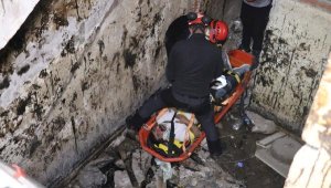 3'üncü kattan asansör boşluğuna düştü