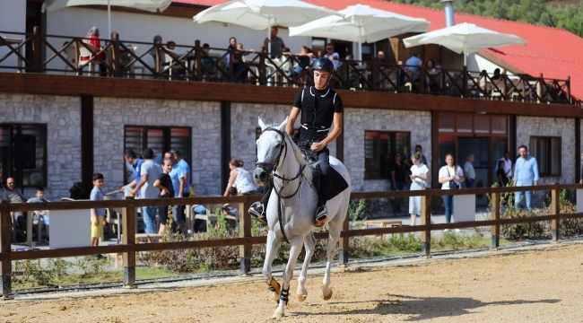 Aliağa'da Atla Terapi Merkezi açıldı