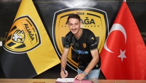 Aliağa FK'da Mehmet Uysal imzayı attı maça çıktı