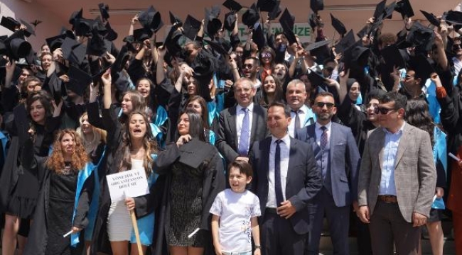 Ayvalık dışında öğrenim gören öğrencilere aylık 800'er lira