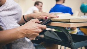 Bakan Tekin açıkladı: Okulda öğretmen ve öğrenciye telefon yasak