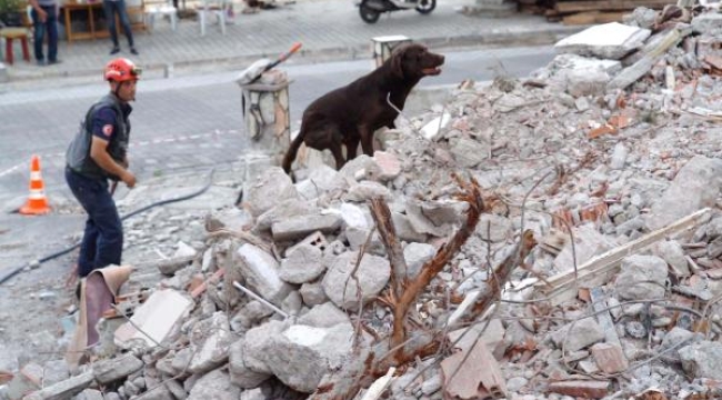 Balıkesir Belediyesi, 'Ateş'i bina enkazında eğitiyor