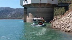 Baraja düşen helikopterin çıkarılma anları kamerada