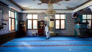 Bayraklı Belediyesi tüm ibadethaneleri dezenfekte ediyor