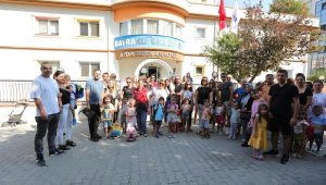Bayraklı'nın anaokullarında ilk kez okulla tanıştılar