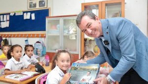 Bergama Belediyesi'nden öğrencilere eğitim seti