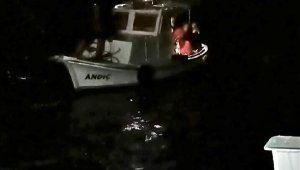 Çanakkale Boğazı'nda sürüklenen tekne kurtarıldı