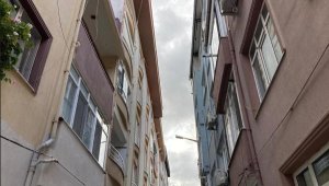 Çanakkale'de çatıdan düşen hırsızlık şüphelisi öldü