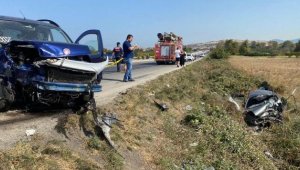 Çanakkale'de otomobiller çarpıştı: 2 ölü, 5 yaralı