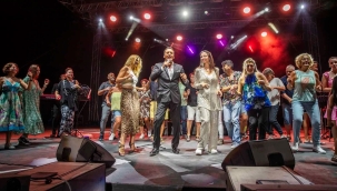 Çeşme 'de harika gece! Dans etmeyen kalmadı