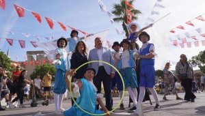 Çeşme'de festival şenlik havasında başladı