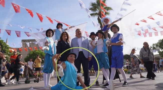 Çeşme'de festival şenlik havasında başladı