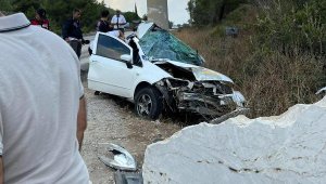 Direğe çarpan otomobilin sürücüsü öldü