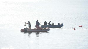 Düşen helikopterdeki 3 mürettebat aranıyor