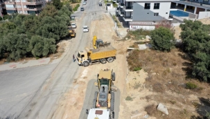 Ege Mahallesi'nin yolları kesintisiz yenileniyor