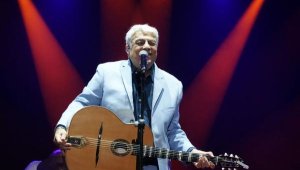 Enrico Macias Çeşme Festivali kapsamında konseri verdi  