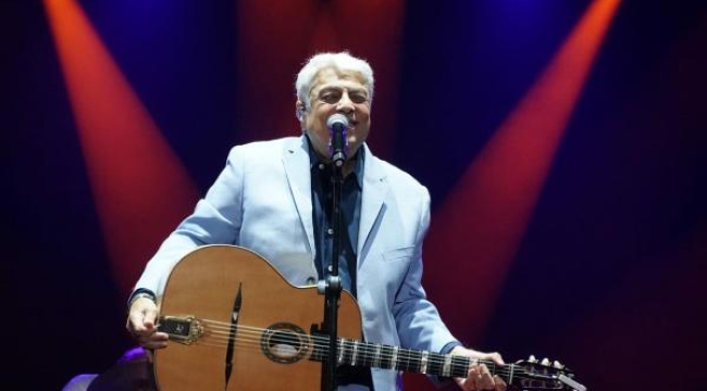 Enrico Macias Çeşme Festivali kapsamında konseri verdi  