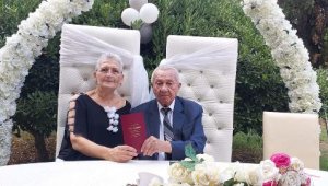 Huzurevinde tanışıp evlendiler