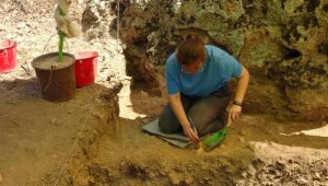 İnkaya Mağarası'nda Orta Paleolitik döneme ait saplı alet uçları bulundu 