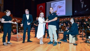 İtfaiye Haftası'nda itfaiyeciler ve aileleri sahneye çıktı