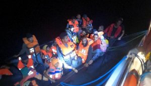 İzmir açıklarında 150 kaçak göçmen yakalandı