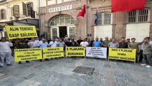 İzmir'de belediye önünde 'S' isyanı