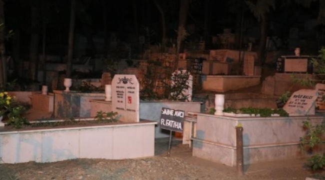 İzmir'de 1 günlük bebek mezarlığa terk edildi