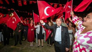 İzmir'de kurtuluş günü kutlamaları resepsiyonla başladı