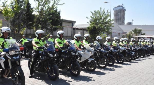 İzmir'de motosikletli Şahin ve Yunus polislerinden denetim